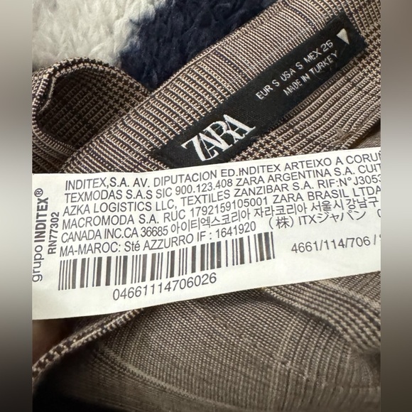 Zara Mixed Oxford
Plaid Mini Skirt size: S - Picture 7 of 7